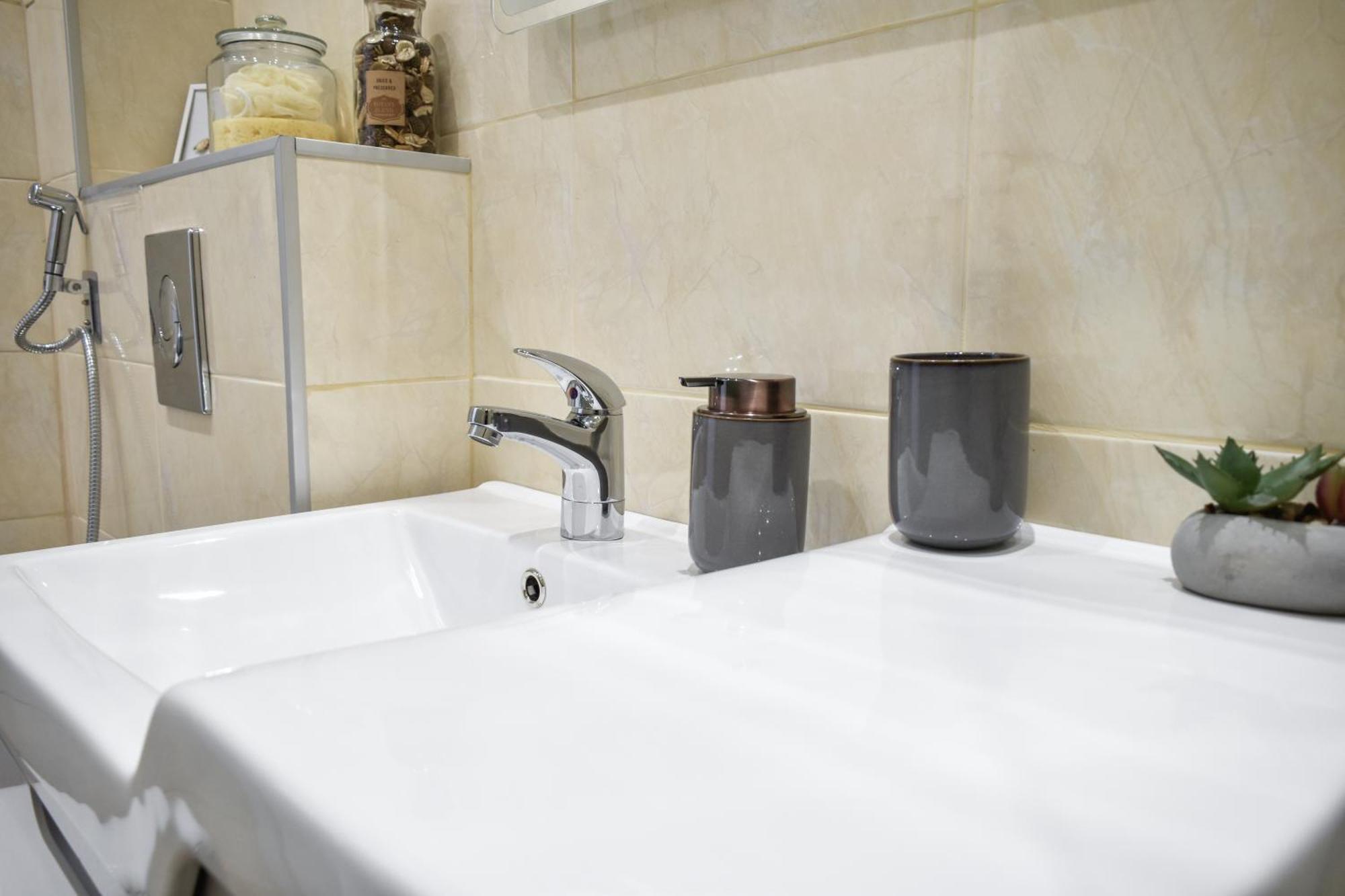 Duplex Condo Prime Location 2Bth 2 Studios صوفيا المظهر الخارجي الصورة